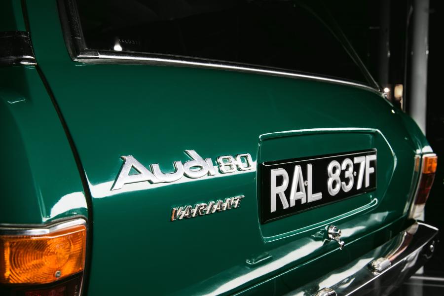 Логотип Audi 80 Variant (F103) 1966 года  (UK) (фото 15 из 15)